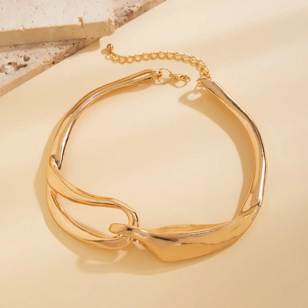 DIANA | HALSBAND MED FLYTANDE CHARM - Zorandi